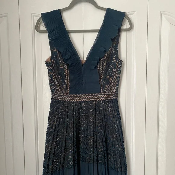 WEDDING GUEST GREEN AND TAN PLEATED DRESS SIZE 2 - Picture 1 of 7